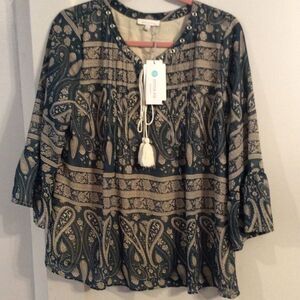 New NWT stich fix Large L skies are blue forest green tunic v neck print